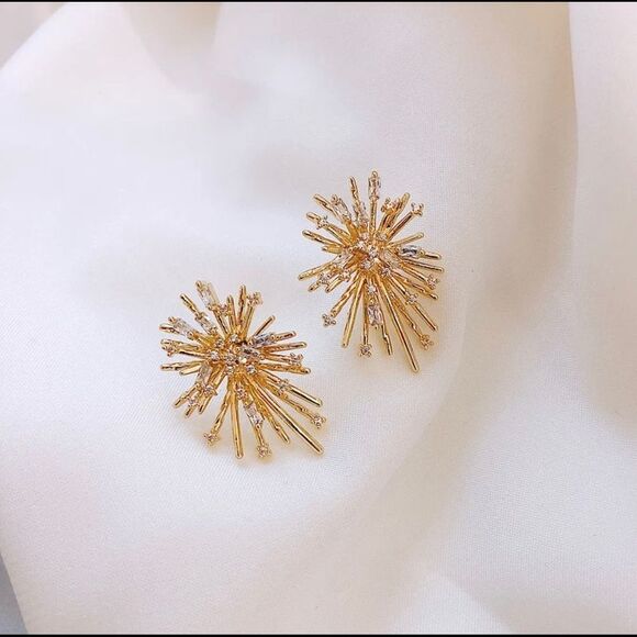 New 18K Diamond Firework Stud Earrings - Picture 5 of 5